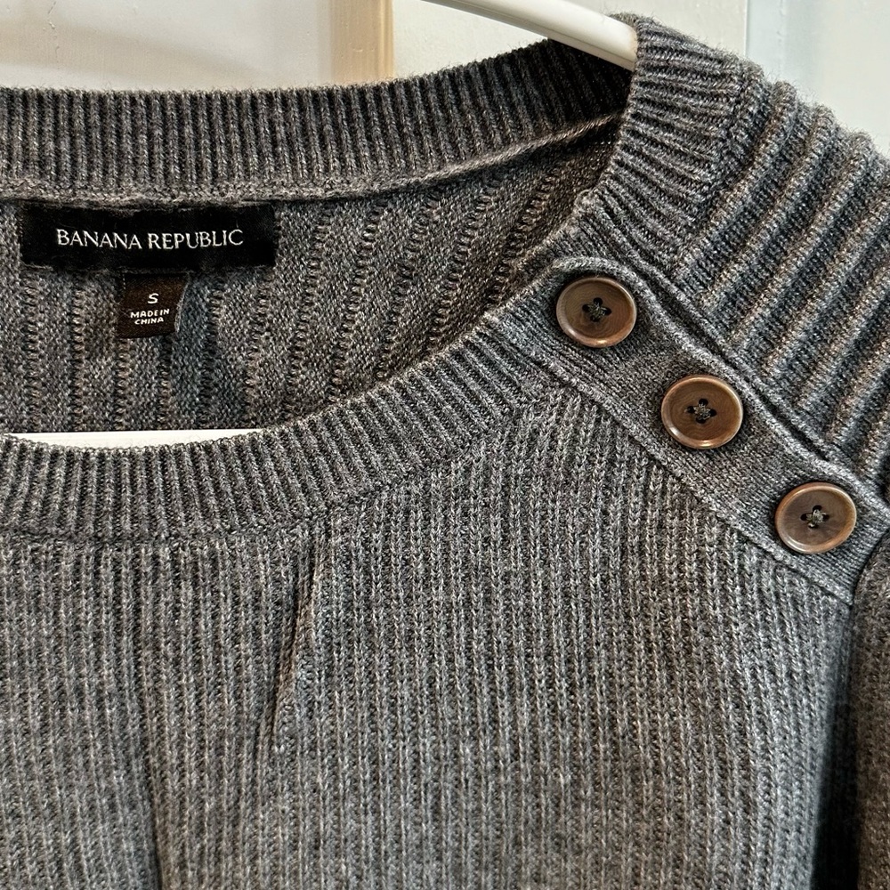 NWOT Banana Republic Rib Sweater with Button Detail Small